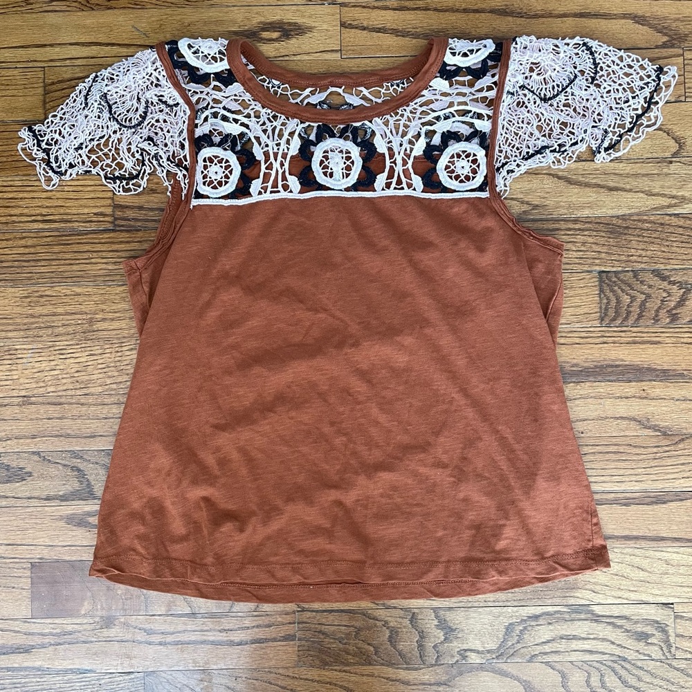 Anthropologie Rust Light Pink Black Crochet Lace Top Women’s Large fits like S/M